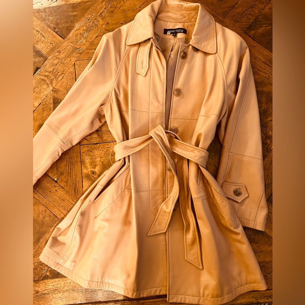 Anne Klein like new!! Leather Fall jacket with tie belt.